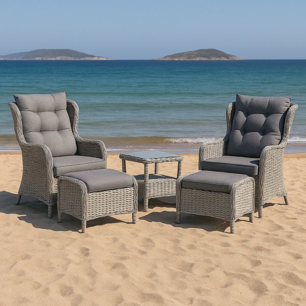 Milano - Utem�belset med tv� f�t�ljer, tv� fotpallar och sidobord